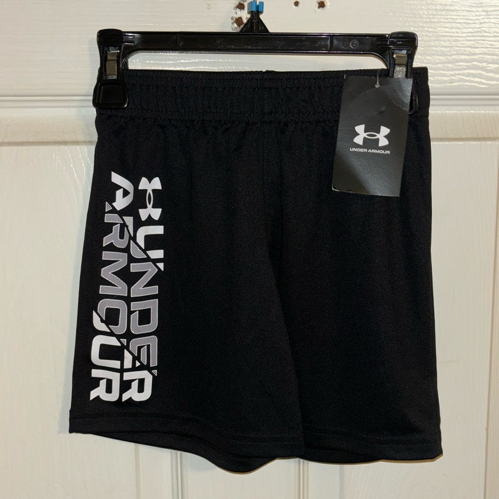 NWT Boys Under Armour Shorts 4 MSRP $20 Black